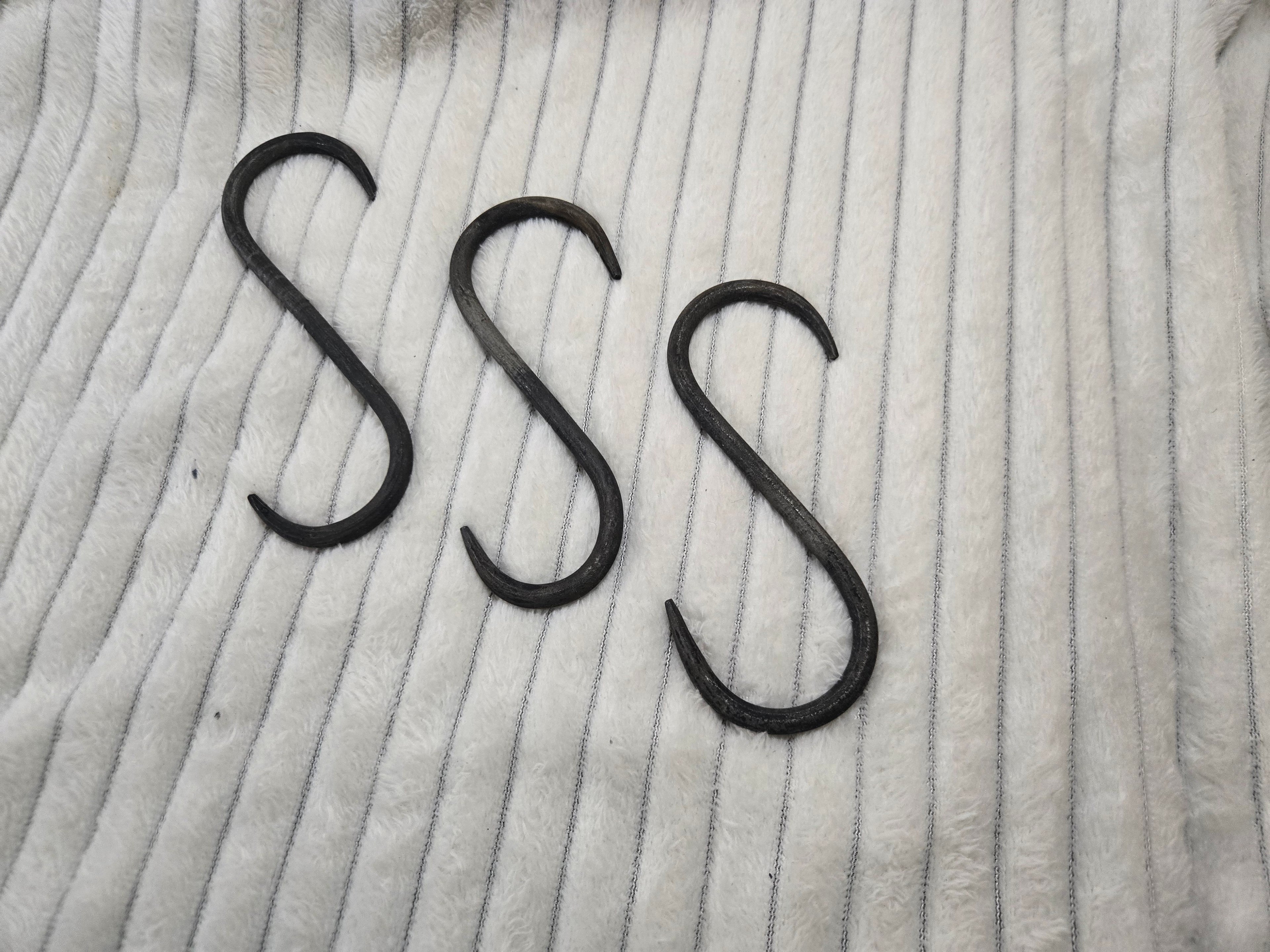 Small S hooks